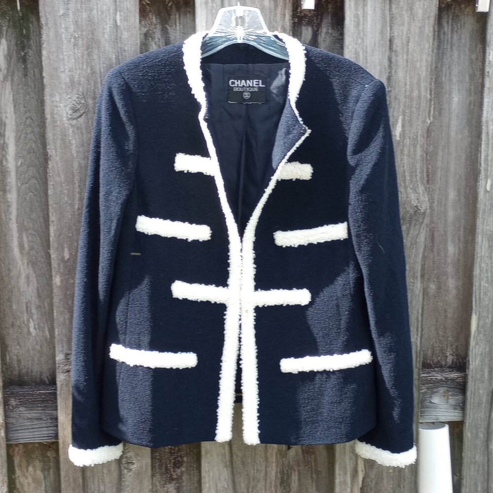 Chanel navy blue collarless jacket rare! - Picture 2 of 10